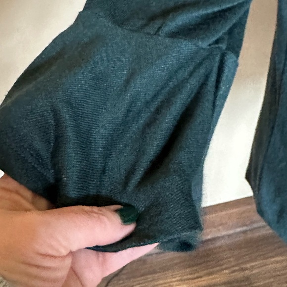 Gorgeous green top with sparkle-never worn! - Picture 3 of 4